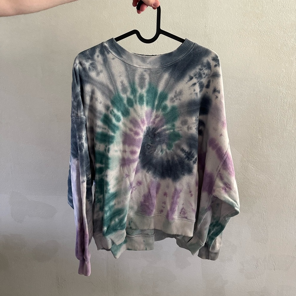 AE tie dye crewneck 💜💙